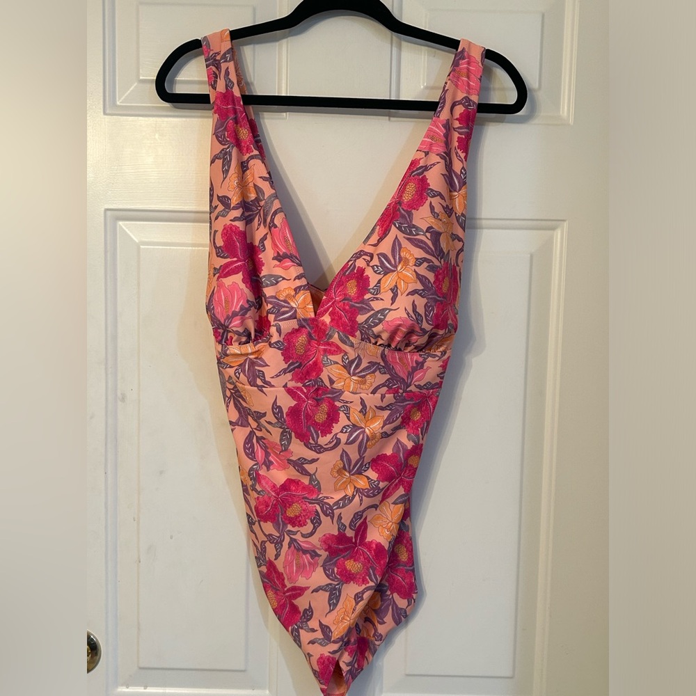 NWT Floral Old Navy swimsuit, size 3X